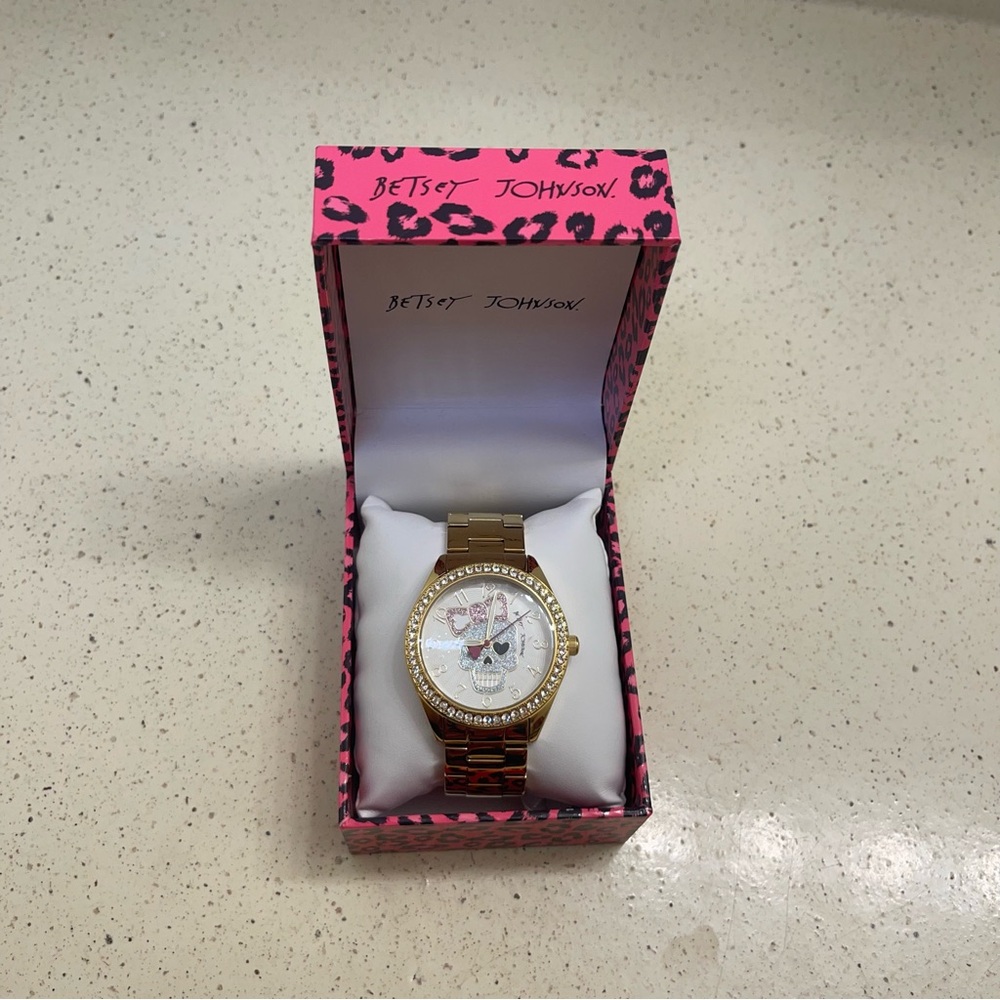BETSEY JOHNSON Bone Pink Bow SKULL Bracelet Gold WATCH BJ00048-185